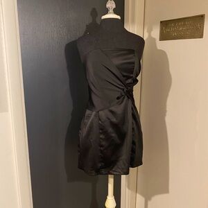 💜 Lulu’s Satin Black Strapless Cocktail Dress